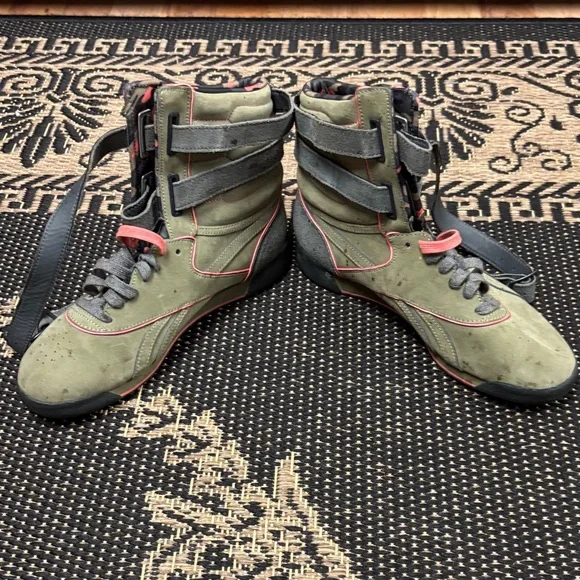 Reebok High-Top Sneakers with Straps women’s size 8.5 - Picture 1 of 9